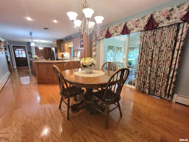 $449,000 | 2753 North Stanford Road, Flora, IL 62839