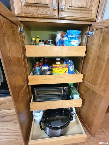 $449,000 | 2753 North Stanford Road, Flora, IL 62839