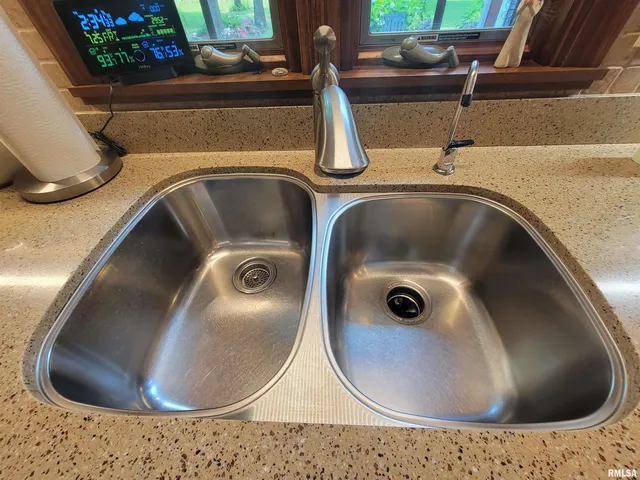 $449,000 | 2753 North Stanford Road, Flora, IL 62839