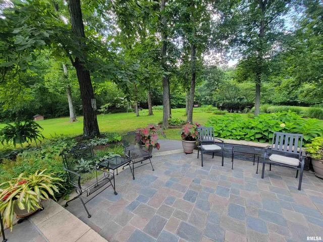 $449,000 | 2753 North Stanford Road, Flora, IL 62839