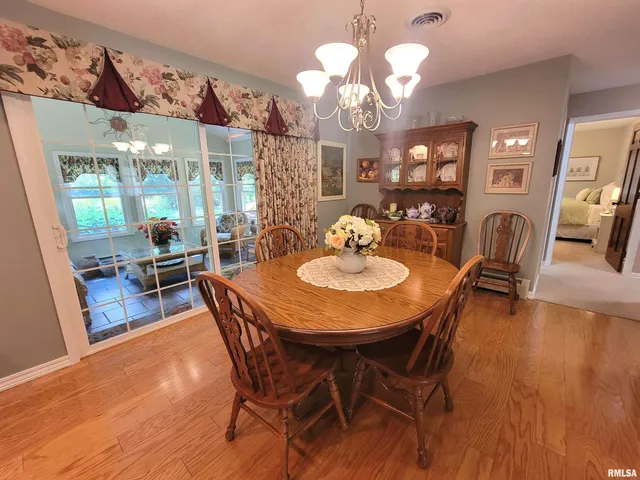 $449,000 | 2753 North Stanford Road, Flora, IL 62839