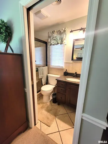 $449,000 | 2753 North Stanford Road, Flora, IL 62839