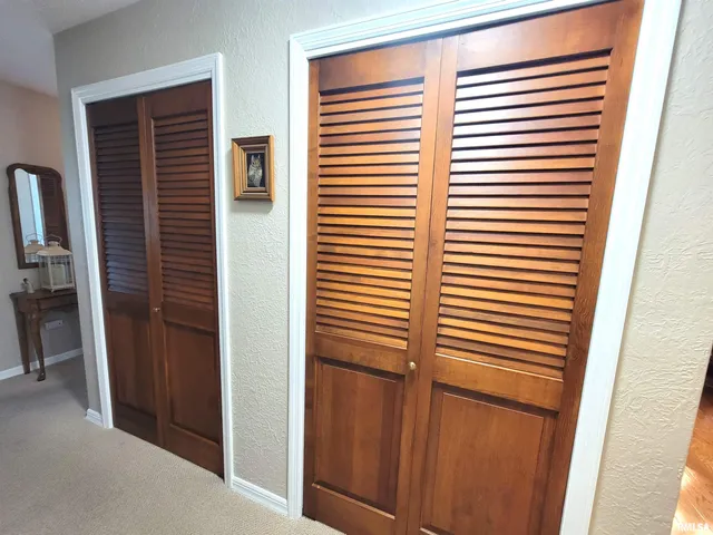 $449,000 | 2753 North Stanford Road, Flora, IL 62839