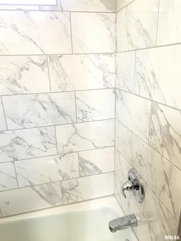 $449,000 | 2753 North Stanford Road, Flora, IL 62839