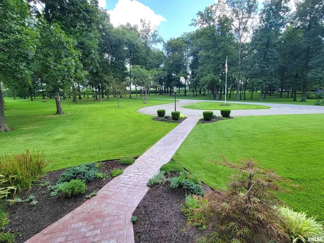 $449,000 | 2753 North Stanford Road, Flora, IL 62839