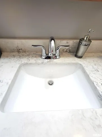 $449,000 | 2753 North Stanford Road, Flora, IL 62839