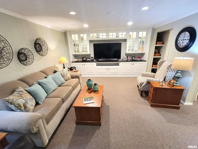 $449,000 | 2753 North Stanford Road, Flora, IL 62839