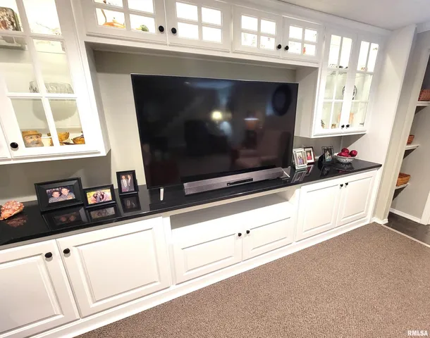 $449,000 | 2753 North Stanford Road, Flora, IL 62839