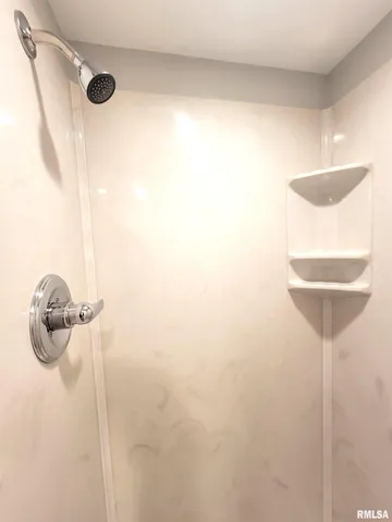 $449,000 | 2753 North Stanford Road, Flora, IL 62839