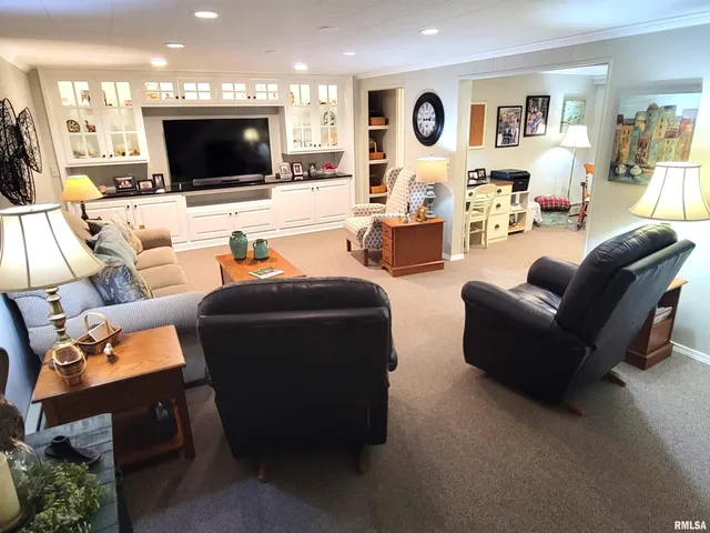 $449,000 | 2753 North Stanford Road, Flora, IL 62839