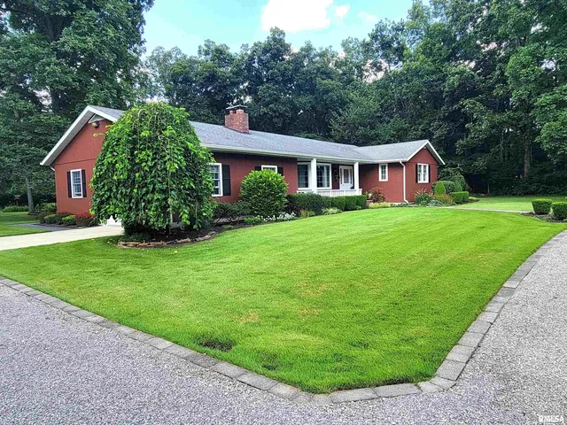 $449,000 | 2753 North Stanford Road, Flora, IL 62839