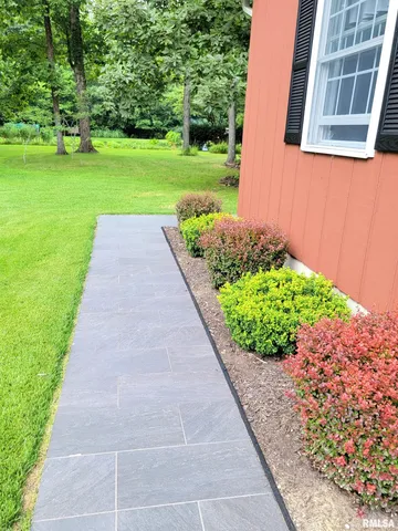 $449,000 | 2753 North Stanford Road, Flora, IL 62839