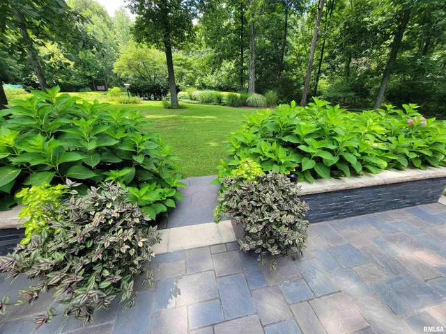 $449,000 | 2753 North Stanford Road, Flora, IL 62839