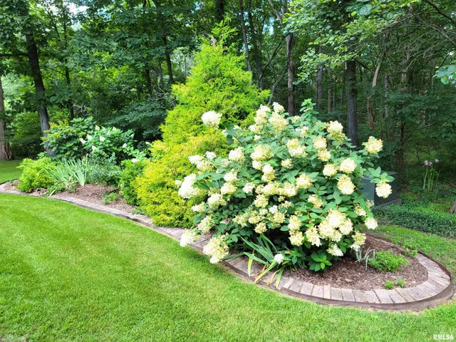 $449,000 | 2753 North Stanford Road, Flora, IL 62839