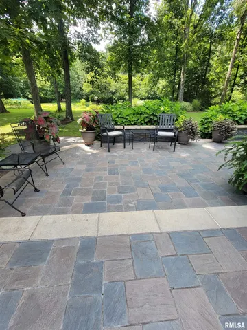 $449,000 | 2753 North Stanford Road, Flora, IL 62839