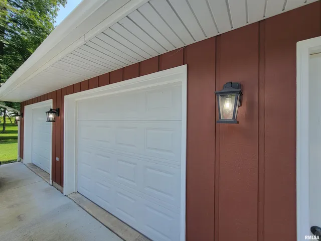 $449,000 | 2753 North Stanford Road, Flora, IL 62839