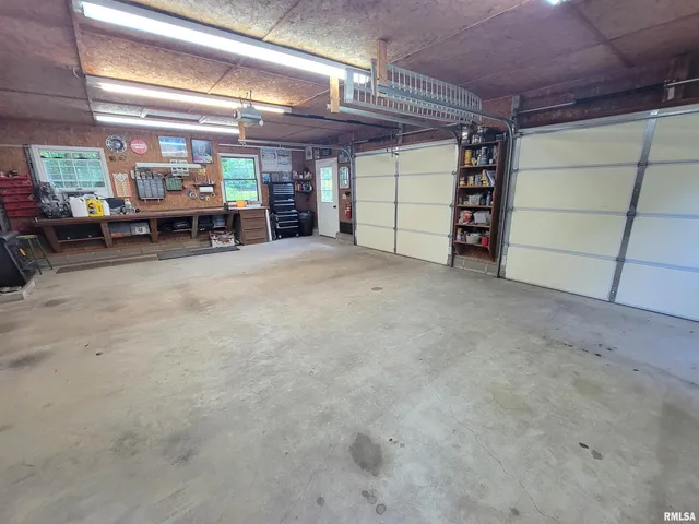 $449,000 | 2753 North Stanford Road, Flora, IL 62839