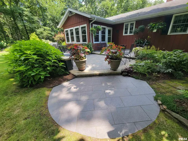 $449,000 | 2753 North Stanford Road, Flora, IL 62839