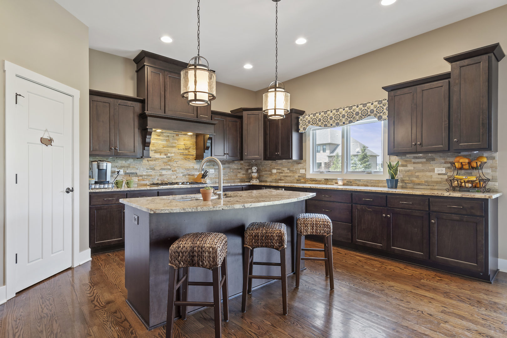 4612 Corktree Road Naperville, IL 60564 - Photo 4 of 51