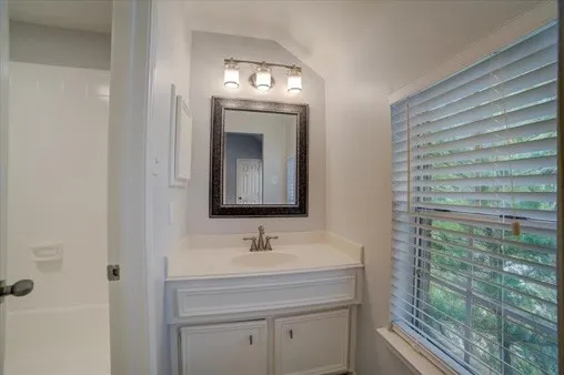 $2,500 | 11406 Lakewood Cove, Houston, TX 77070