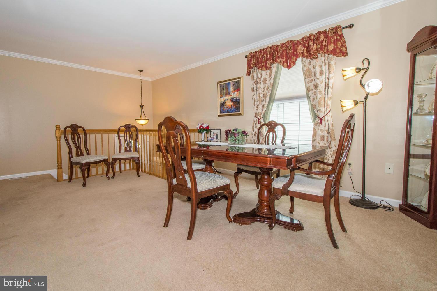 2512 Lodge Farm Road Baltimore, MD 21219 - Photo 3 of 28 Living Room