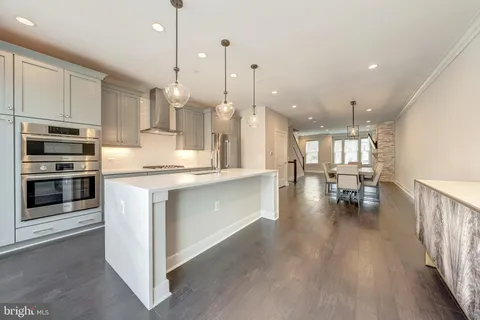 $1,009,999 | 10326 Grosvenor Place, North Bethesda, MD 20852