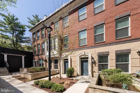 $1,009,999 | 10326 Grosvenor Place, North Bethesda, MD 20852