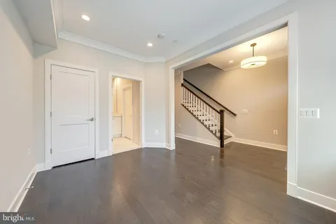 $1,009,999 | 10326 Grosvenor Place, North Bethesda, MD 20852