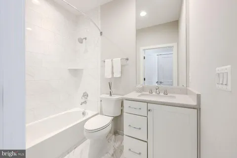 $1,009,999 | 10326 Grosvenor Place, North Bethesda, MD 20852