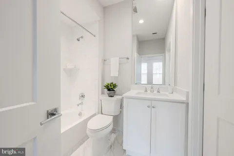 $1,009,999 | 10326 Grosvenor Place, North Bethesda, MD 20852