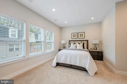 $1,009,999 | 10326 Grosvenor Place, North Bethesda, MD 20852