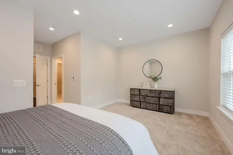 $1,009,999 | 10326 Grosvenor Place, North Bethesda, MD 20852