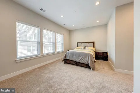 $1,009,999 | 10326 Grosvenor Place, North Bethesda, MD 20852