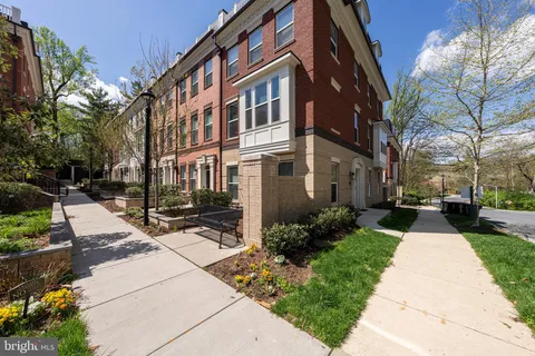 $1,009,999 | 10326 Grosvenor Place, North Bethesda, MD 20852