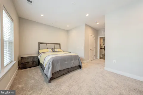 $1,009,999 | 10326 Grosvenor Place, North Bethesda, MD 20852