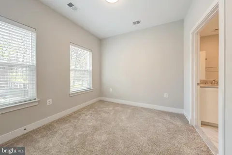 $1,009,999 | 10326 Grosvenor Place, North Bethesda, MD 20852