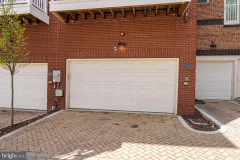 $1,009,999 | 10326 Grosvenor Place, North Bethesda, MD 20852