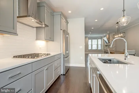 $1,009,999 | 10326 Grosvenor Place, North Bethesda, MD 20852