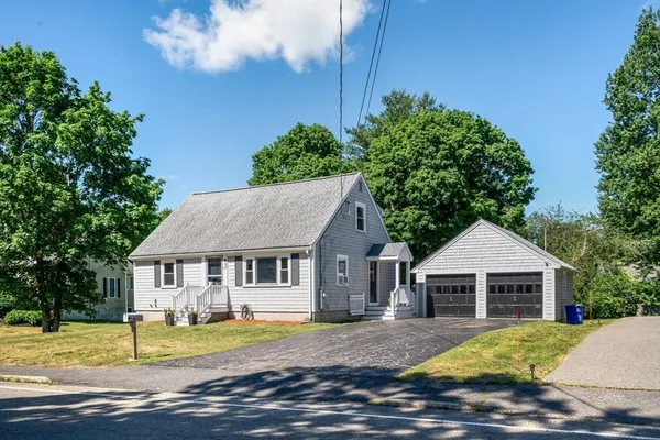 $560,000 | 383 Salem Street, Rockland, MA 02370