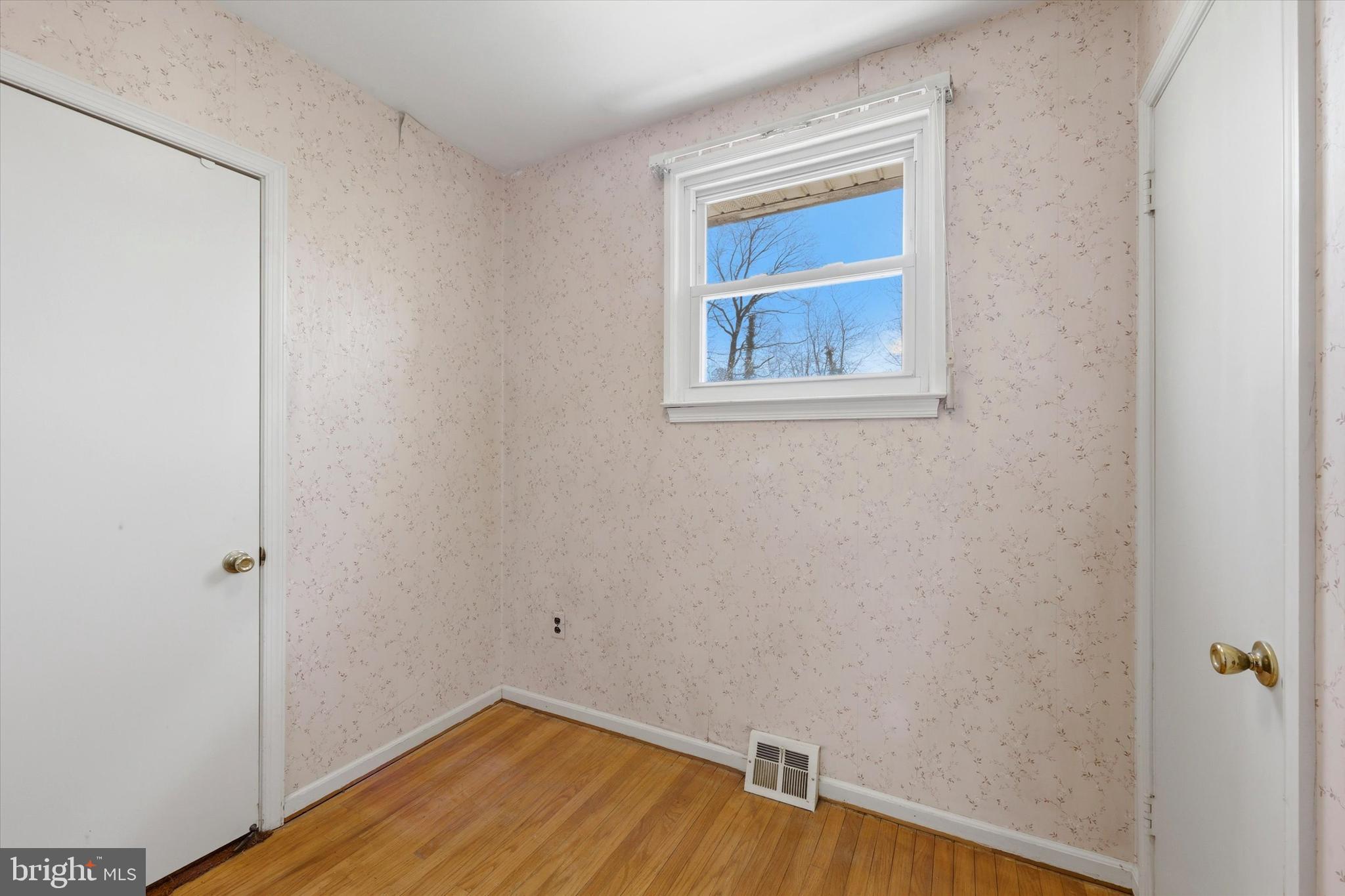 152 Fox Road Media, PA 19063 - Photo 15 of 25 Primary Bedroom Dressing Room