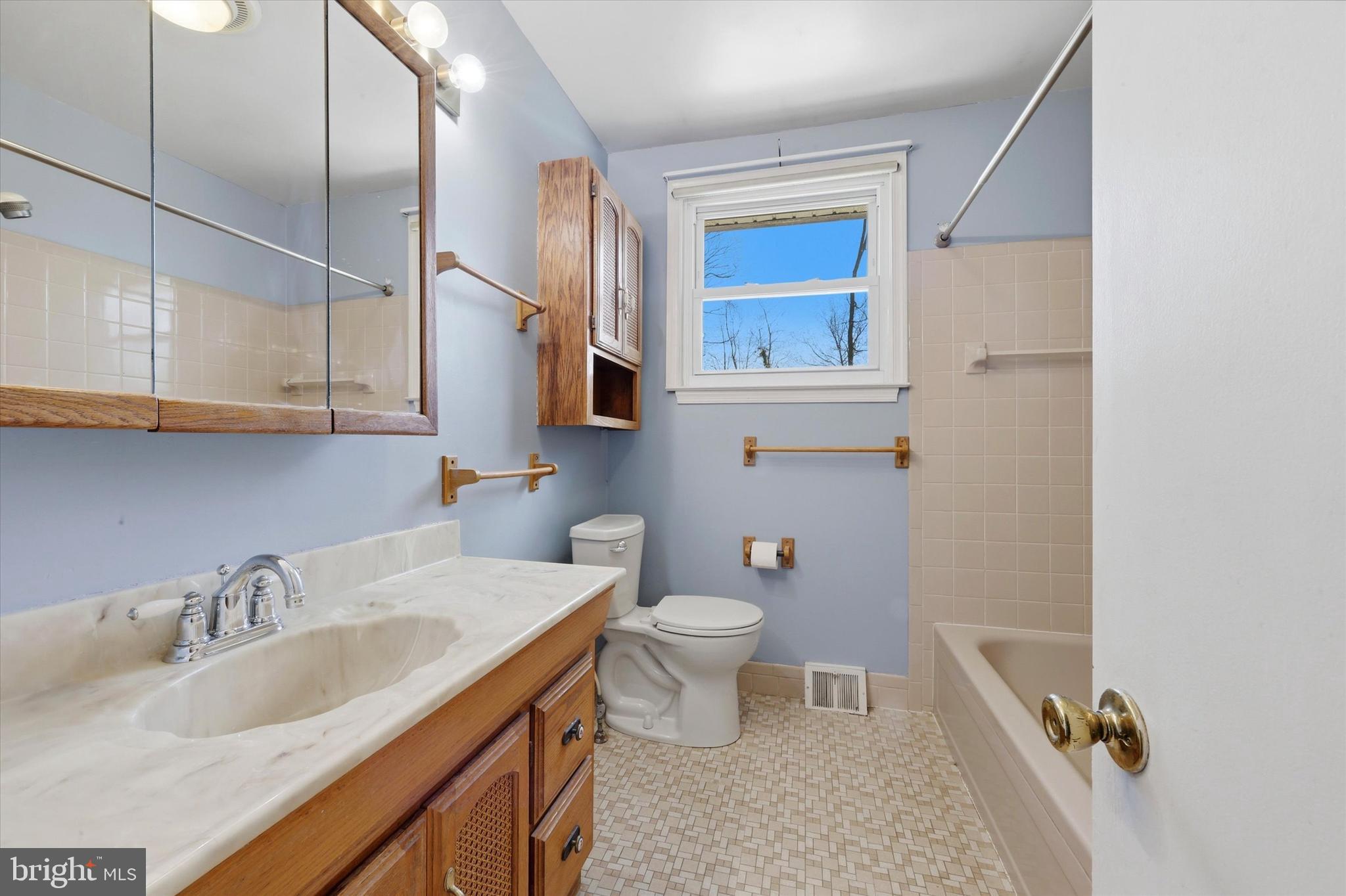 152 Fox Road Media, PA 19063 - Photo 20 of 25 Full Bathroom