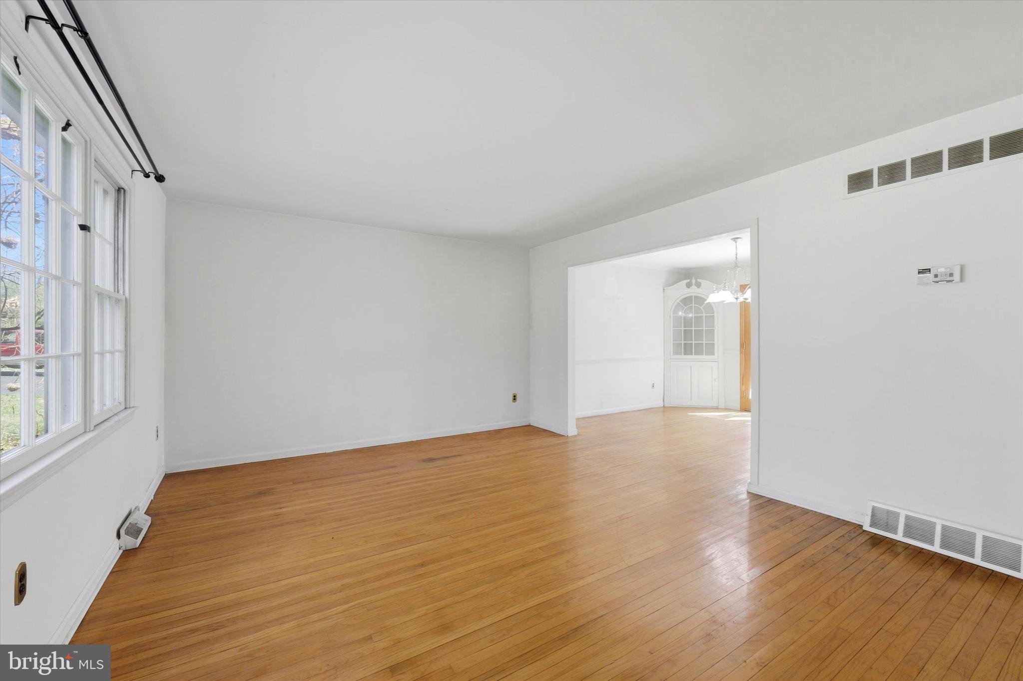 152 Fox Road Media, PA 19063 - Photo 2 of 25 Living Room
