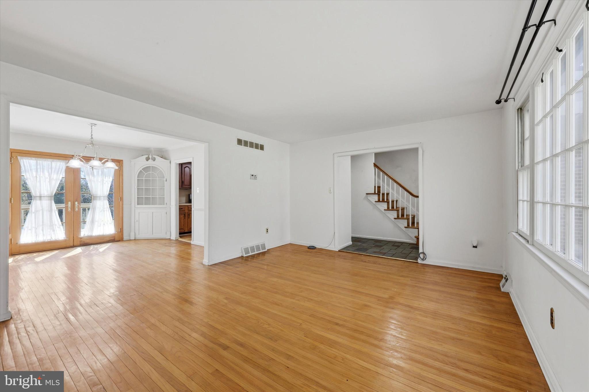 152 Fox Road Media, PA 19063 - Photo 4 of 25 Living Room