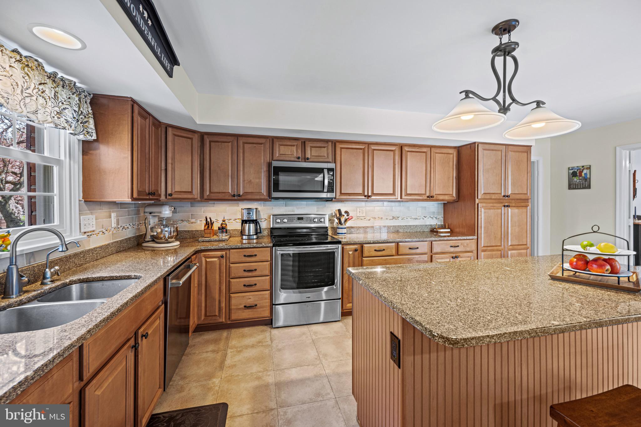 13707 Killarney Court Phoenix, MD 21131 - Photo 15 of 54 Granite countertops