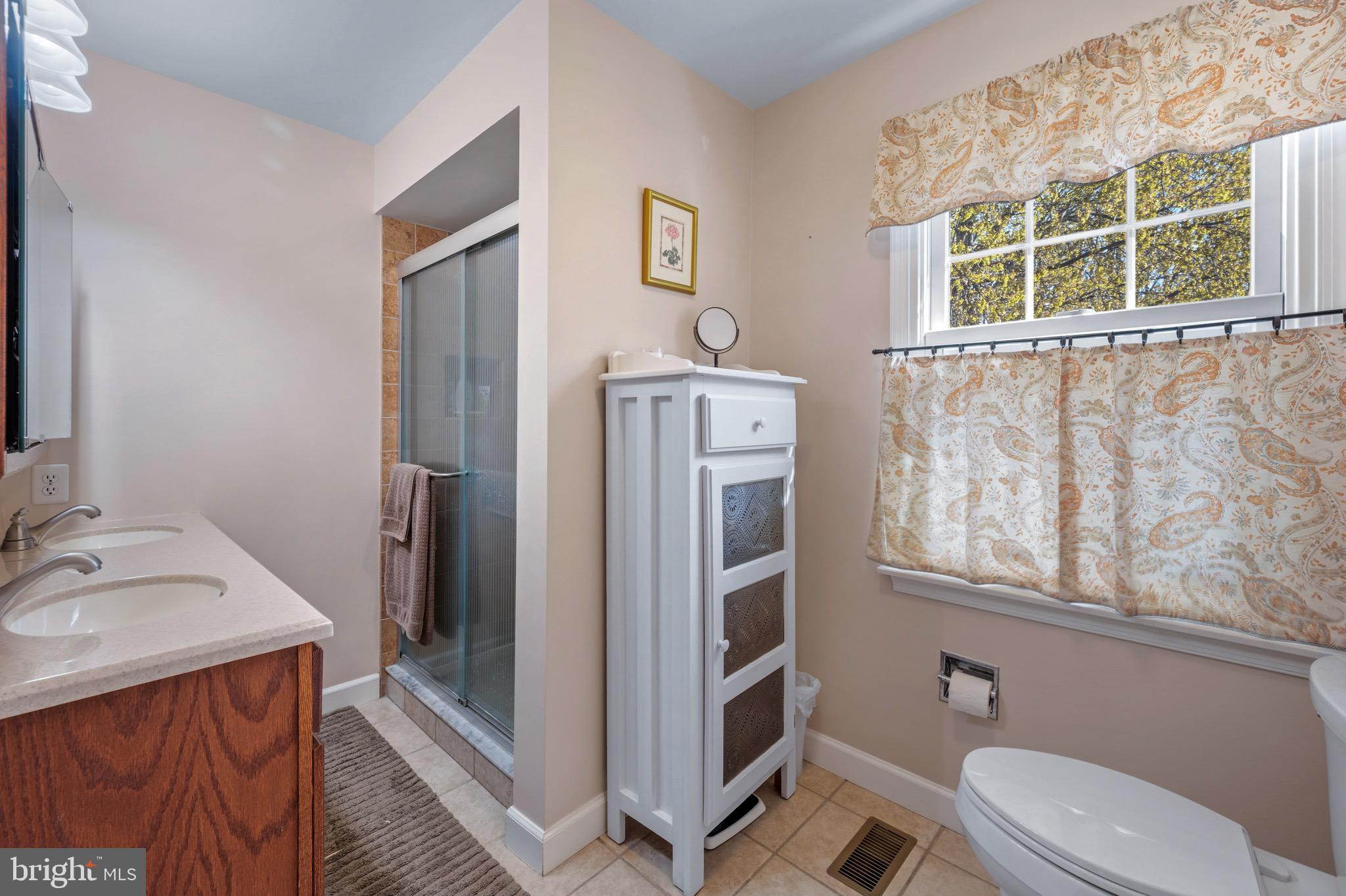 13707 Killarney Court Phoenix, MD 21131 - Photo 28 of 54 Primary bathroom