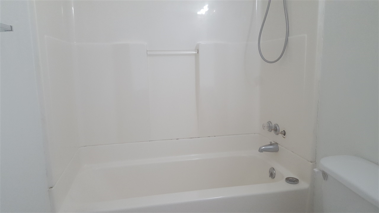 3922 Augusta Street Flint, MI 48532 - Photo 6 of 7 50038594-5.JPG