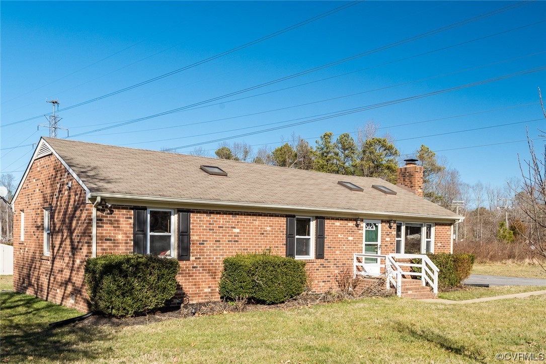 7807 Drexelbrook Road Chesterfield, VA 23832 - Photo 6 of 37 a front view of a house with garden