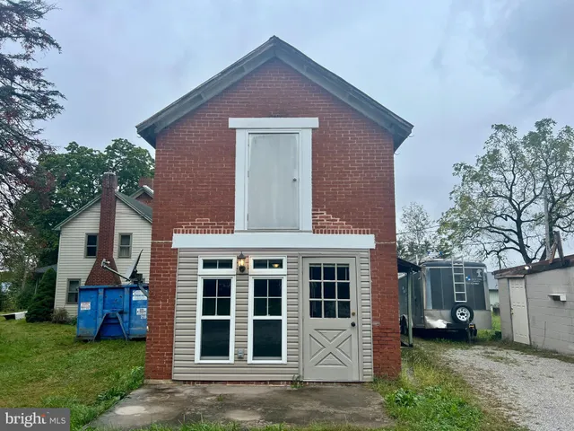 $1,050 | 632 Hanover Street, New Oxford, PA 17350