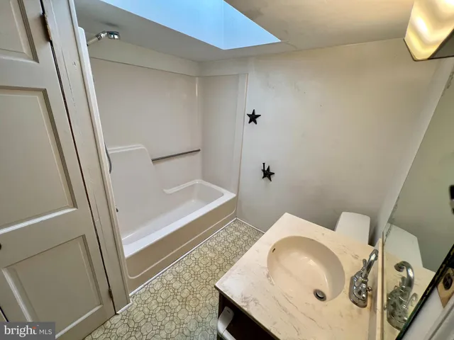 $1,050 | 632 Hanover Street, New Oxford, PA 17350