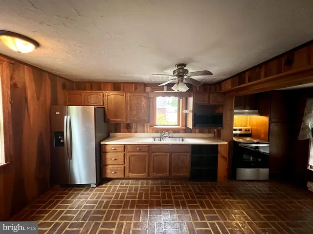 $1,050 | 632 Hanover Street, New Oxford, PA 17350